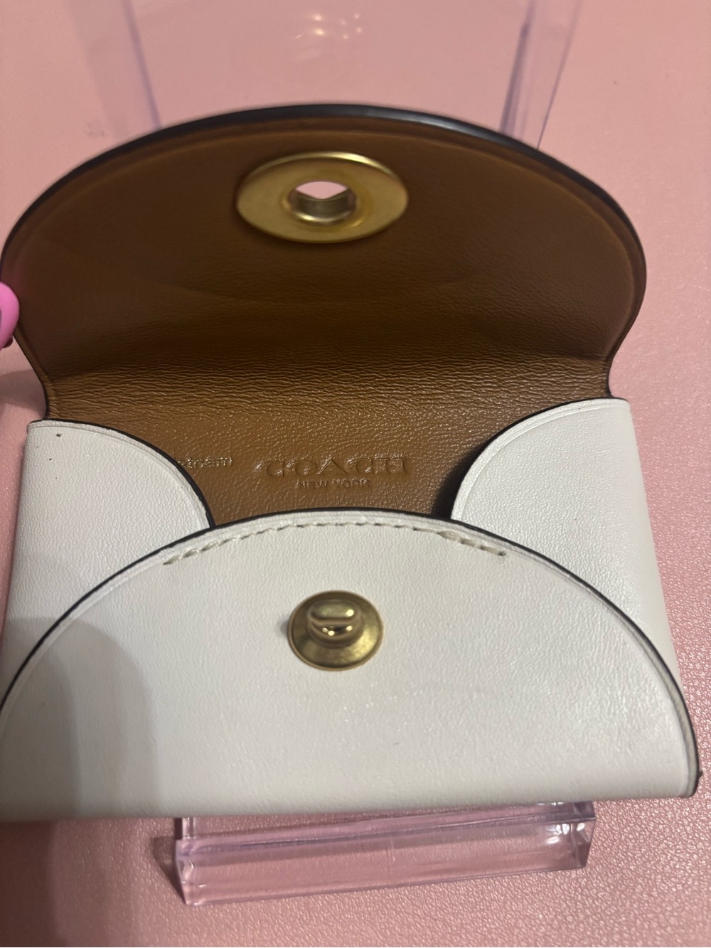 Coach Cream Leather Turnlock Wallet with Gold Hardware - Picture 3 of 4